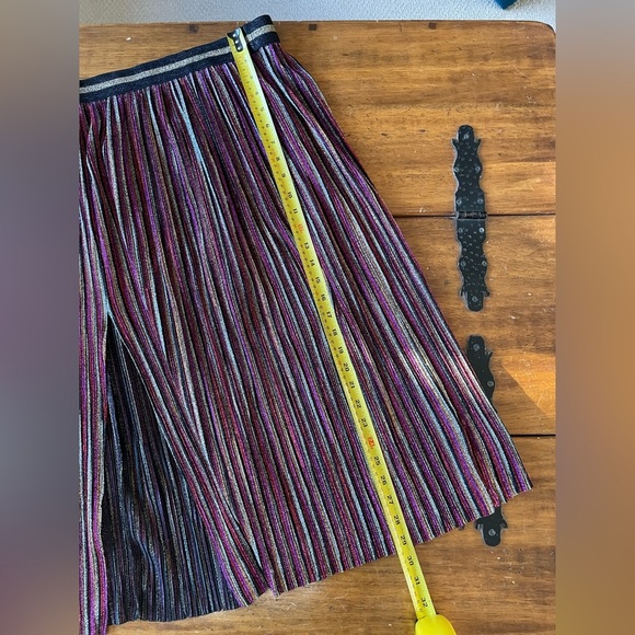 TOPSHOP Metallic Plisse Striped Midi Skirt Size 8 A-line Elastic Waist Slit - Picture 6 of 7